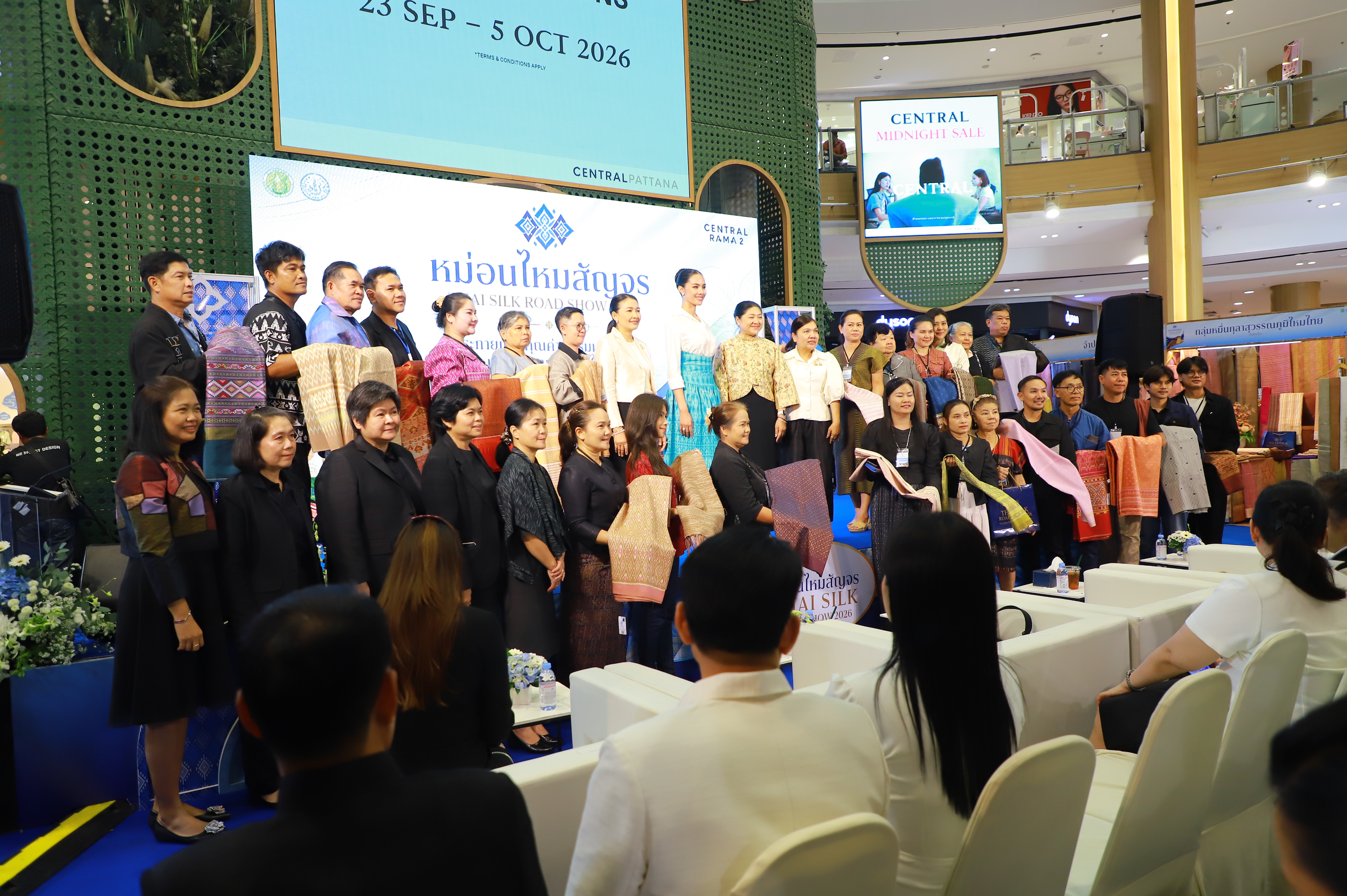 title - ส.ป.ก. ร่วมพิธีเปิดงานหม่อนไหมสัญจร ณ กรุงเทพมหานครและจังหวัดนนทบุรี ครั้งที่ 1 ชูนโยบาย ตลาดนำการผลิต เพิ่มช่องทางจำหน่าย สร้างรายได้เกษตรกร
